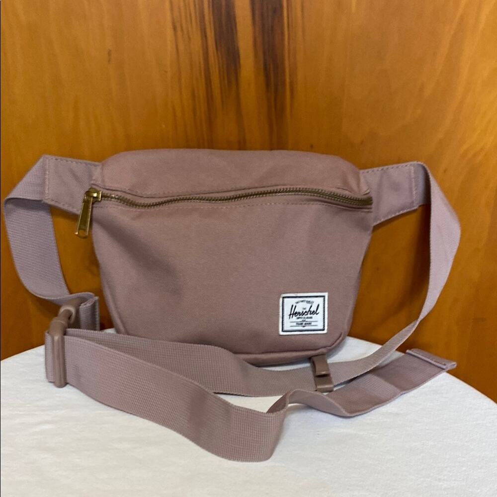 Herschel Supply Company NWOT Mauve Dusty Pink Waist Bag 10x8”x1.5(10x6 at base)